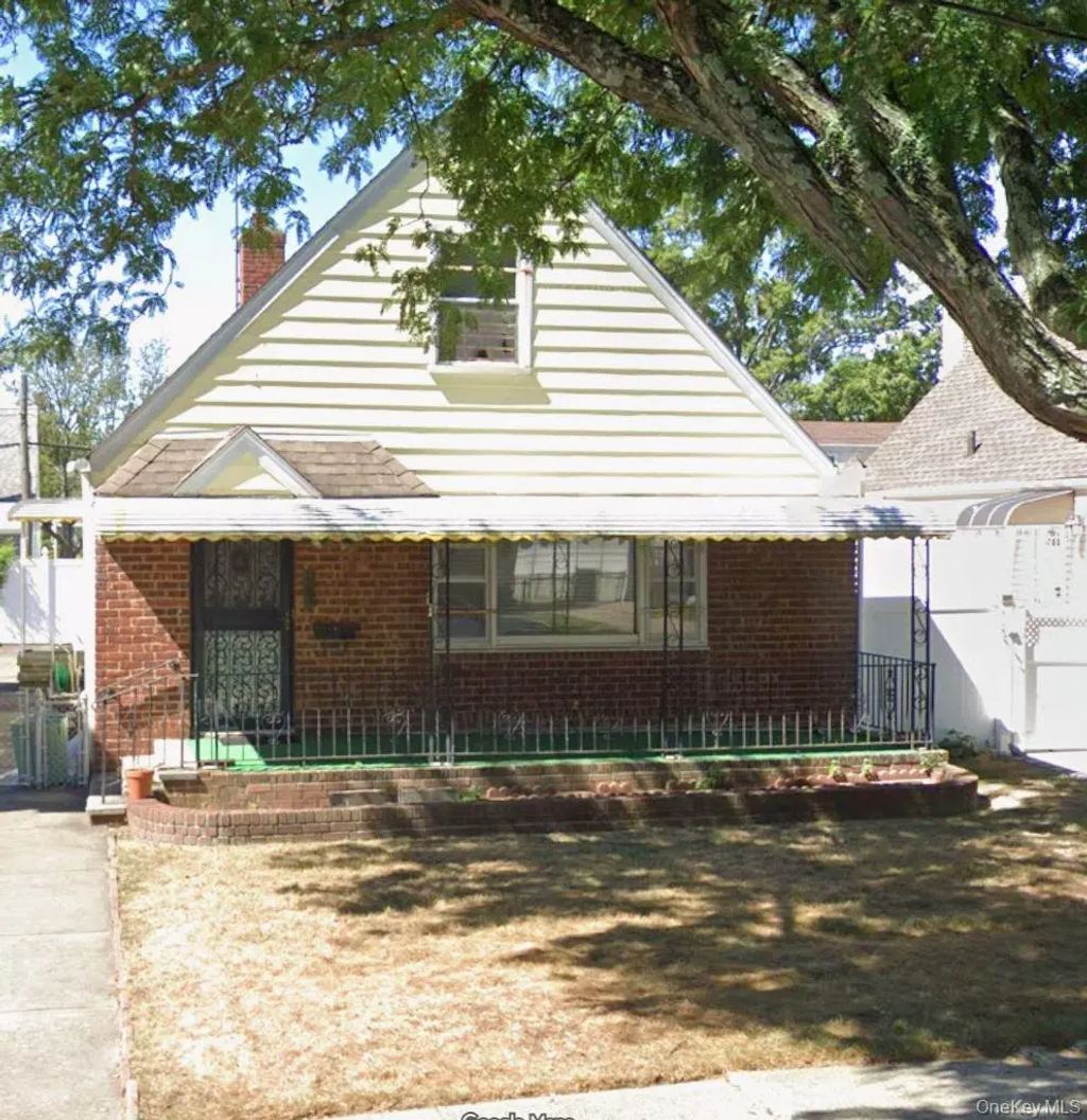 79-38 268th Street, Glen Oaks