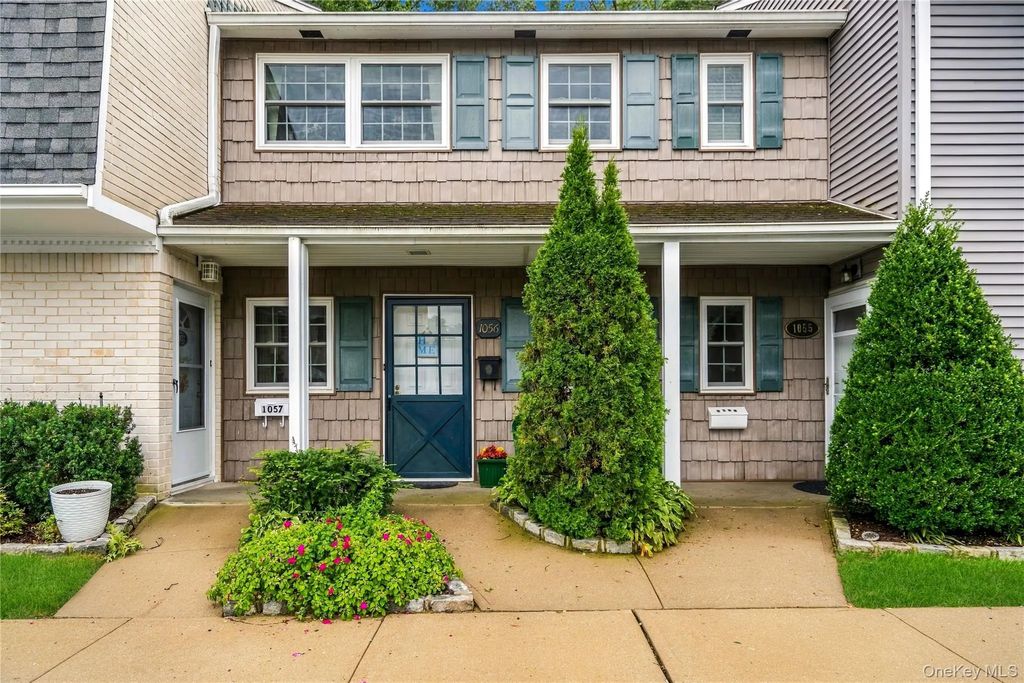 1056 Village Drive # 1056, Hauppauge