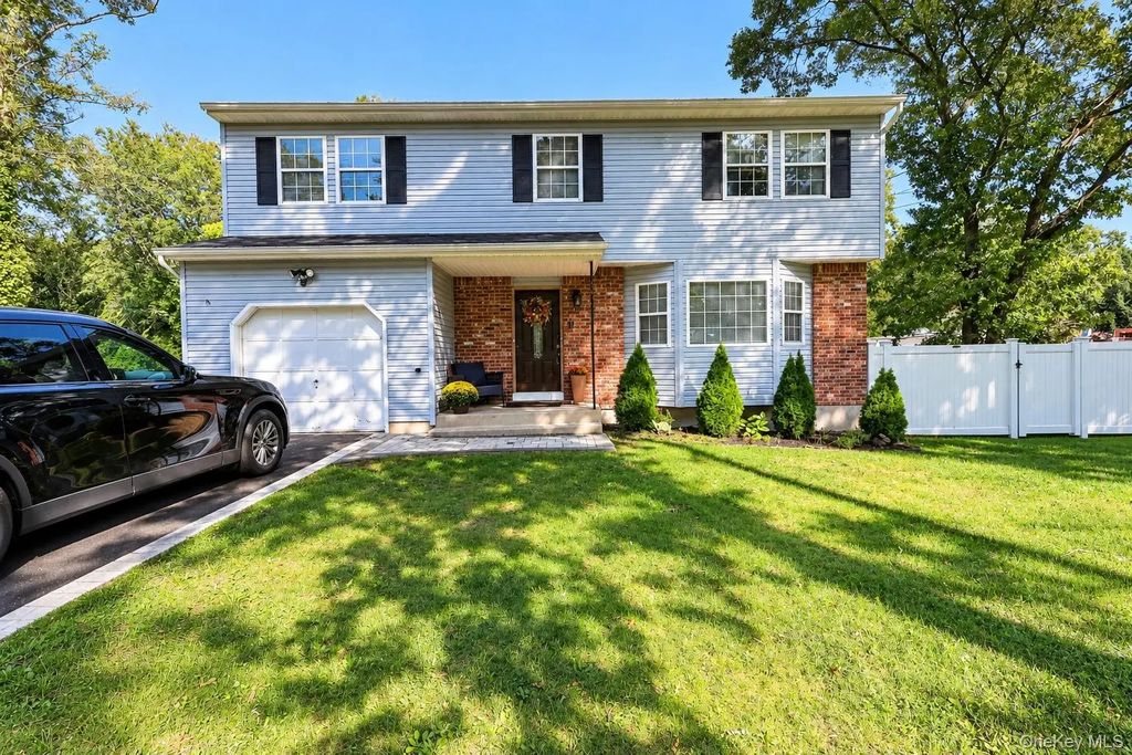 133 N Titmus Drive, Mastic