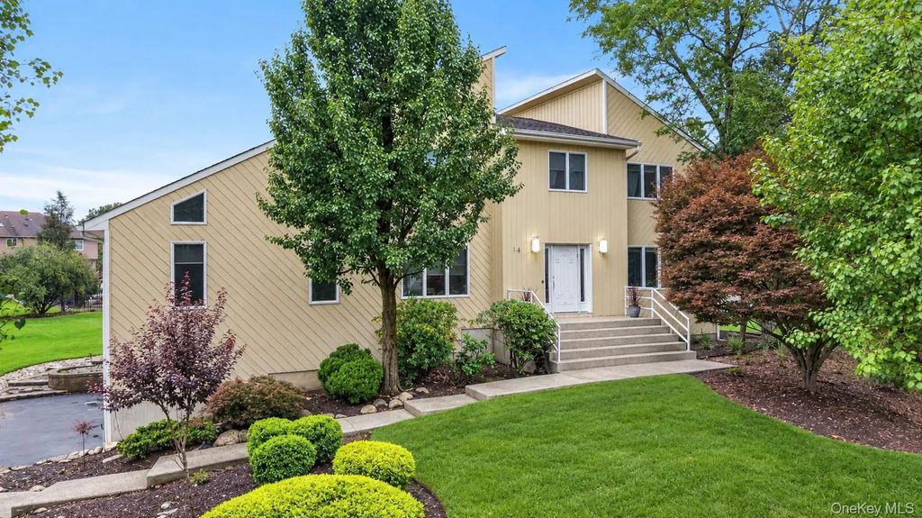 14 Lowell Drive, New City