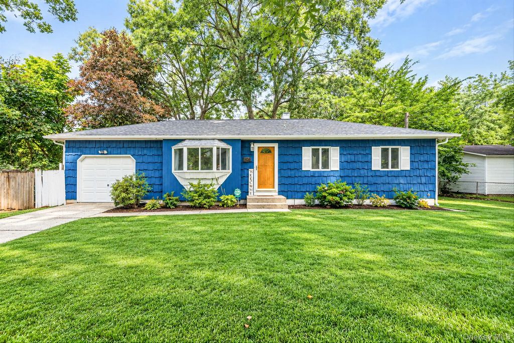 45 Spruce Street, Selden