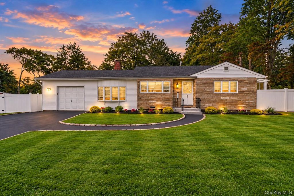 260 W 24th Street, Deer Park