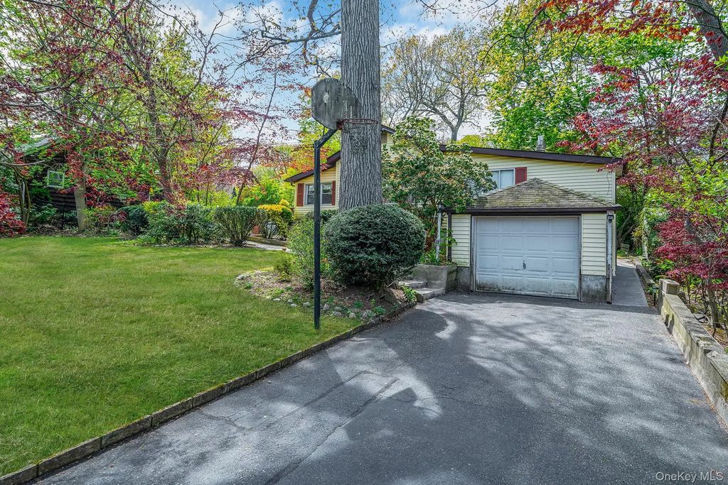 18 Houghton Boulevard, Stony Brook