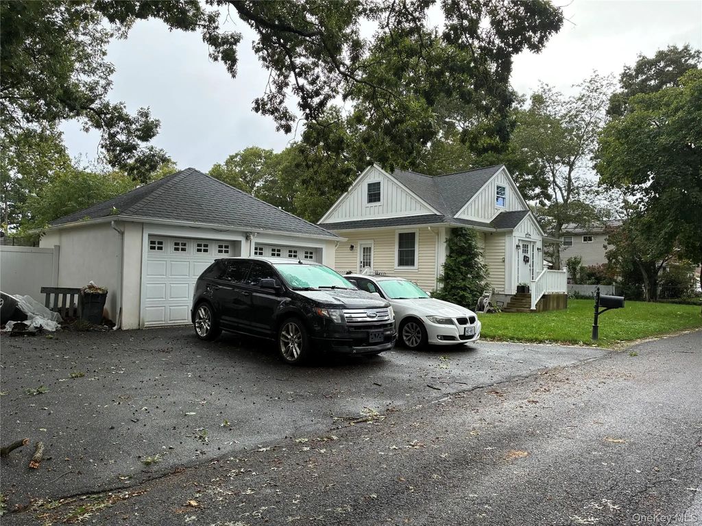 124 Bradford Avenue, Holbrook