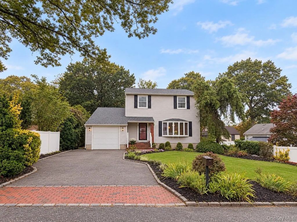 9 Fowler Avenue, Ronkonkoma