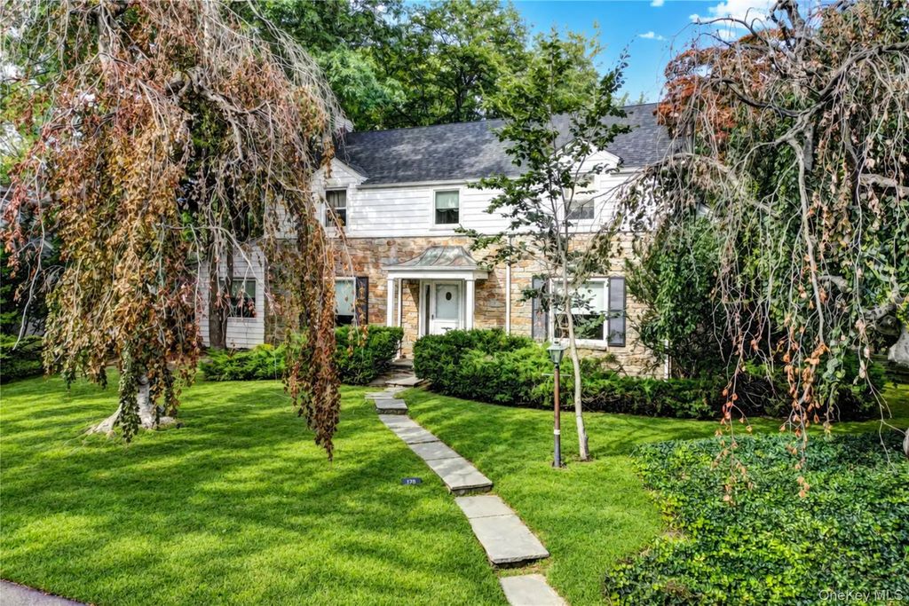 178 Schenck Circle N, Hewlett Harbor