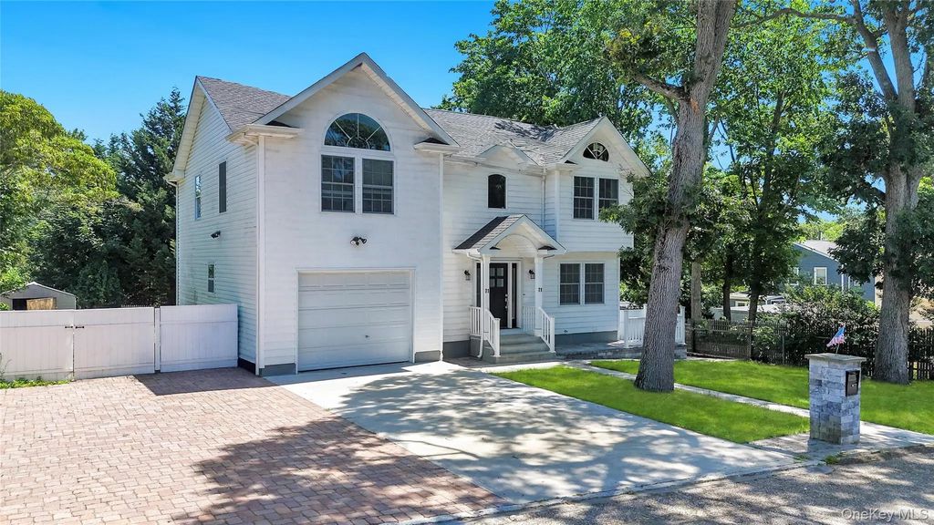 71 Penn Street, Lake Grove