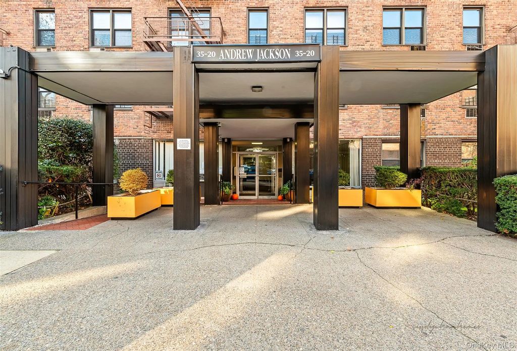 35-20 Leverich Street, Jackson Heights