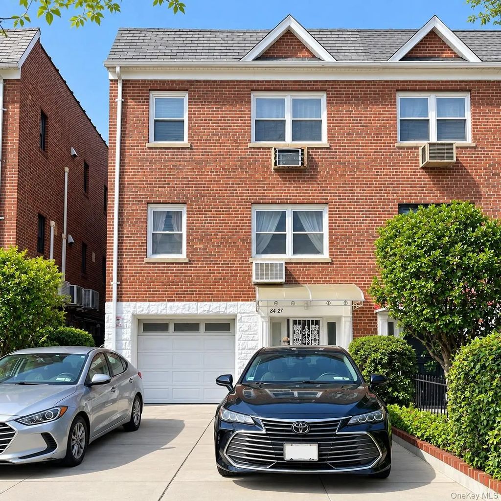 8427 Corona Avenue, Elmhurst