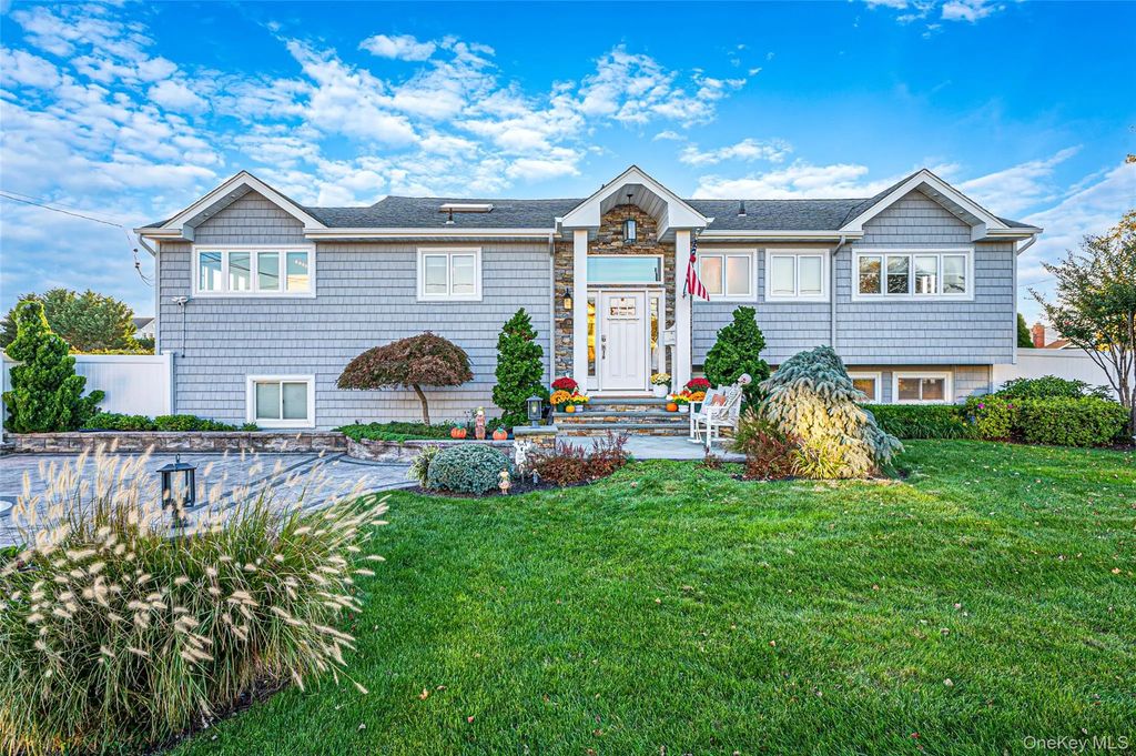 174 Secatogue Lane W, West Islip