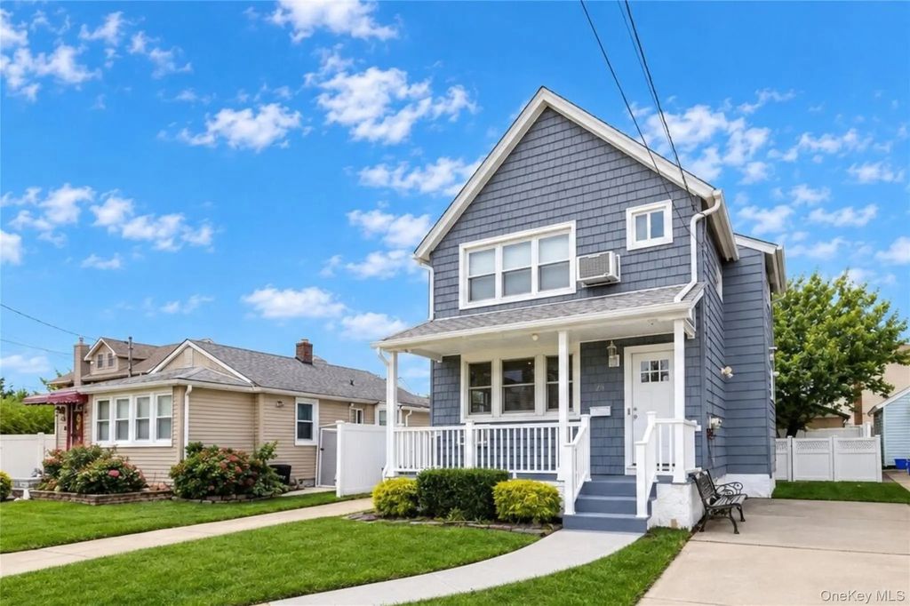 25 Nicholas Avenue, East Rockaway