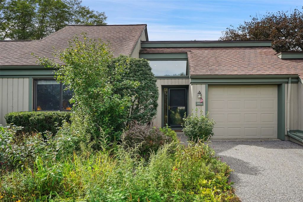 593 Heritage Hills Drive # C, Somers