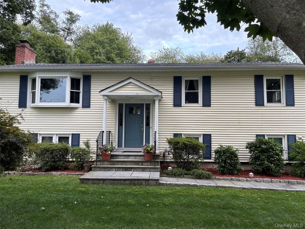 94 Overlook Drive, Mahopac