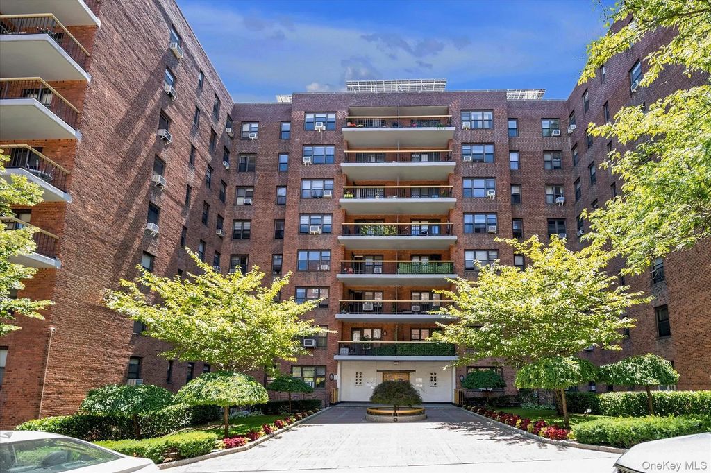 67-76 Booth Street # 2i, Forest Hills