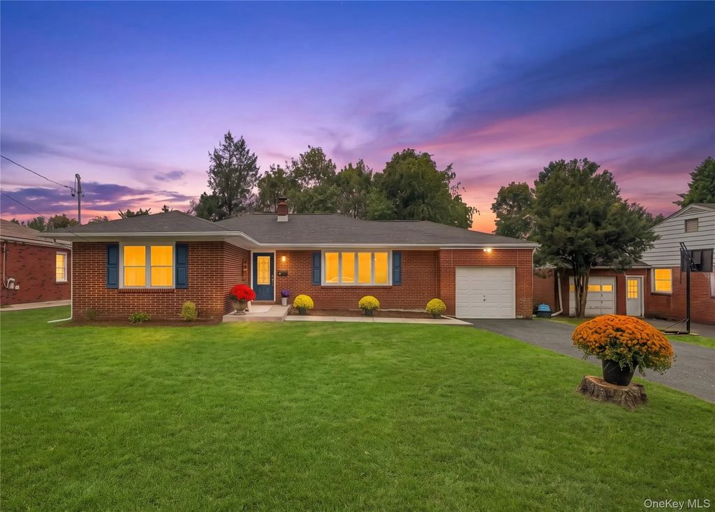 15 Breezy Knoll Drive, Newburgh