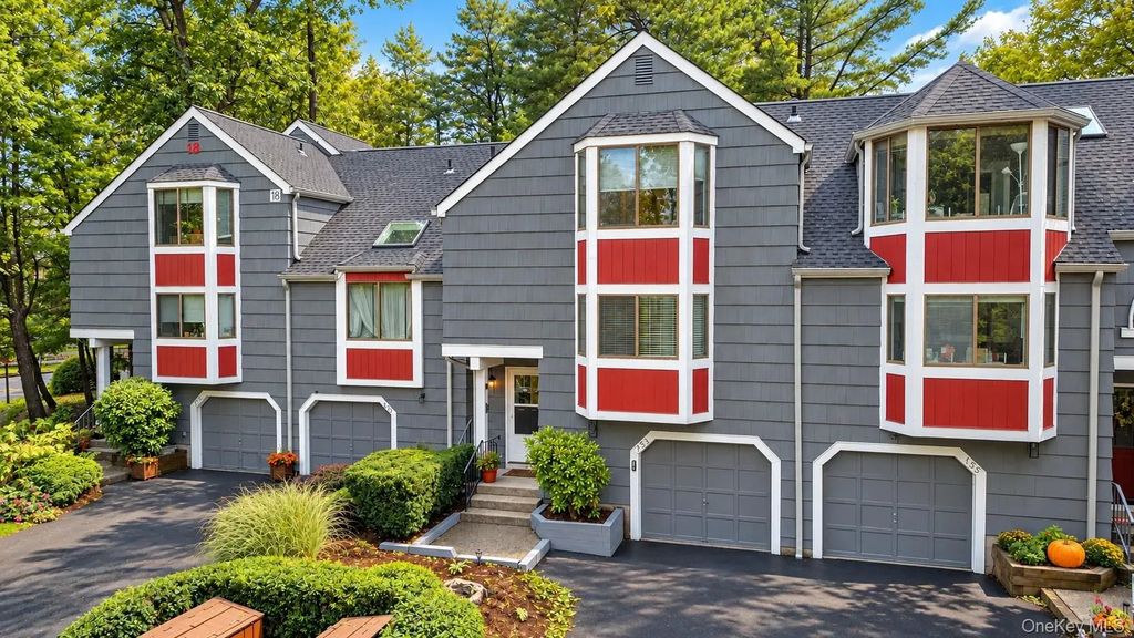 153 Treetop Circle, Nanuet