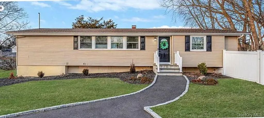 37 Buckskin Lane, Selden