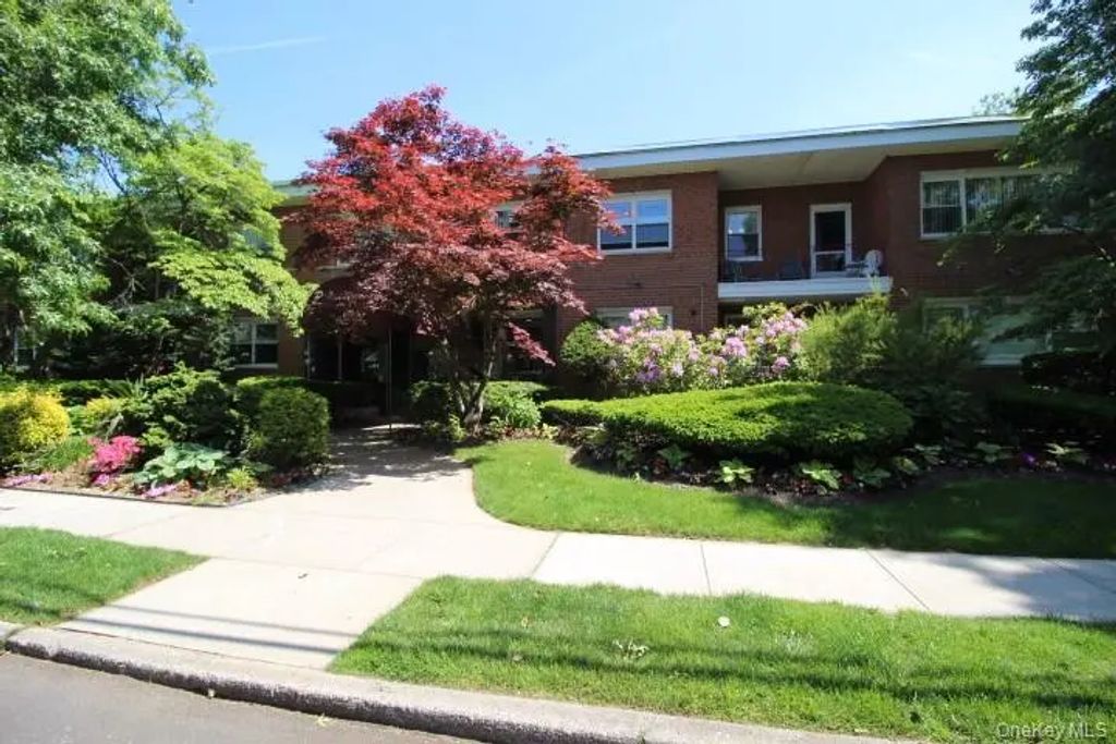 463 Summit Avenue # 2-a, Cedarhurst