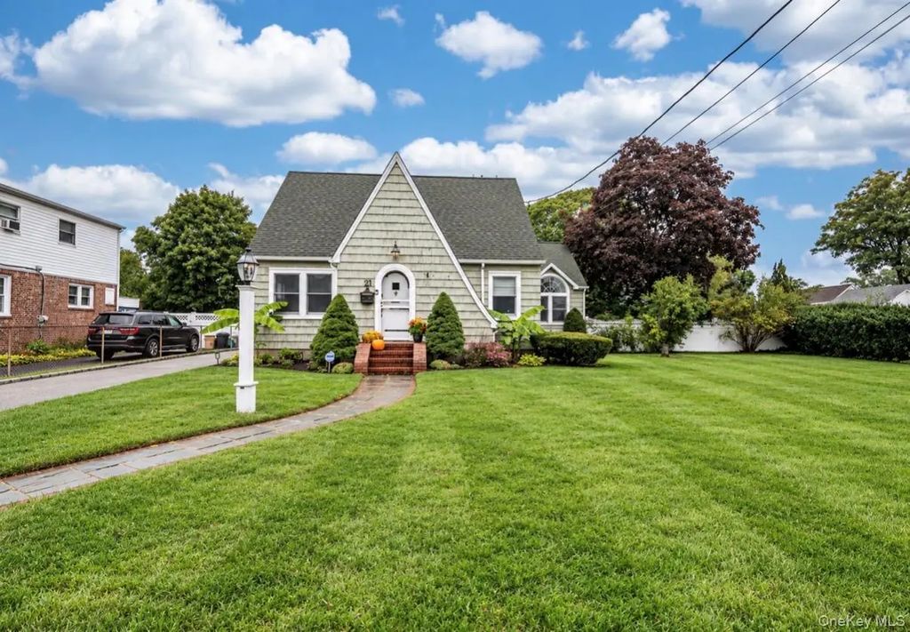 21 James Street, Islip