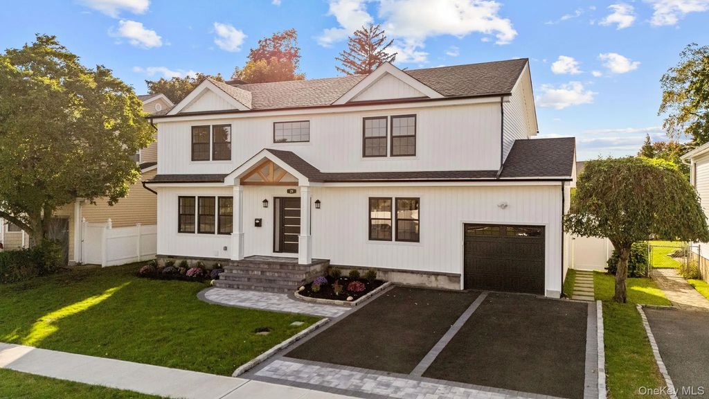 29 Melanie Lane, Syosset