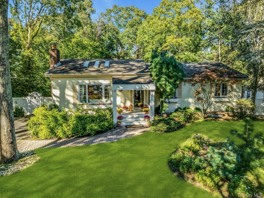 111 Bay Avenue E, Hampton Bays