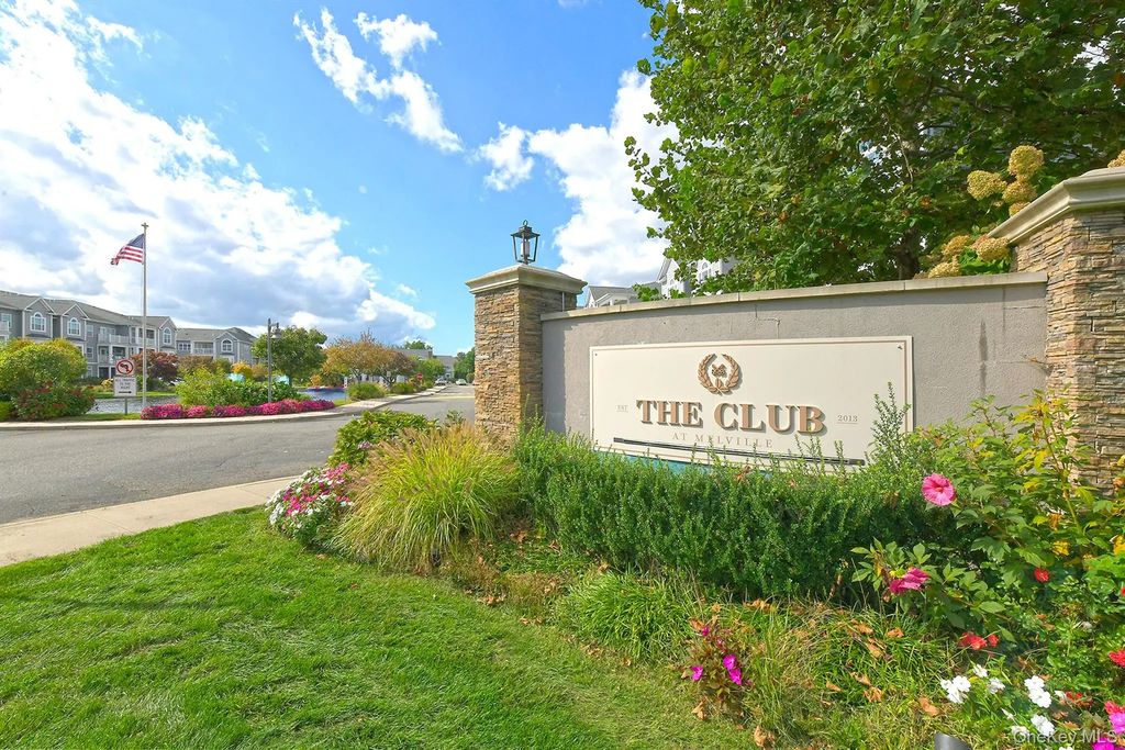 212 Clubhouse Circle # 212, Melville