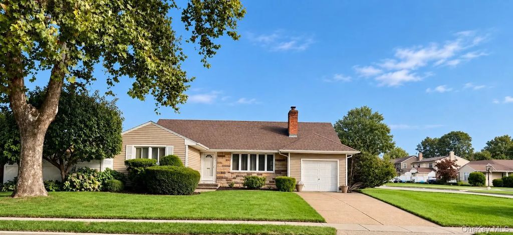 3473 S Hawthorne Drive S, Wantagh