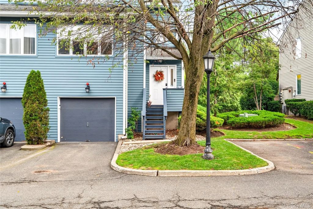 7 Village Green, Bardonia