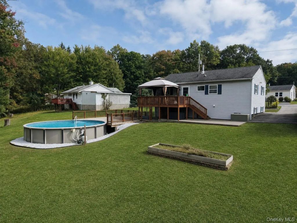 63 Orchard Hill Road, Middletown