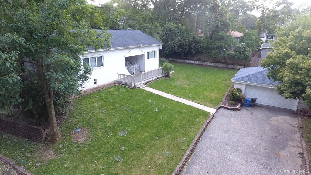 40 Flowerfield Road, Sound Beach