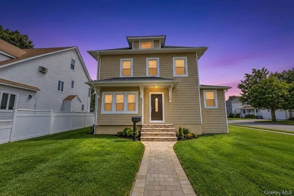 236 Plainview Road, Hicksville