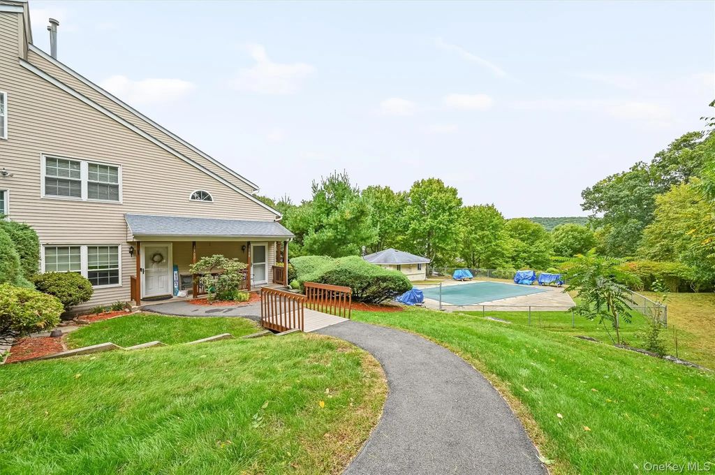 1108 Evergreen Court # 65, Woodbury