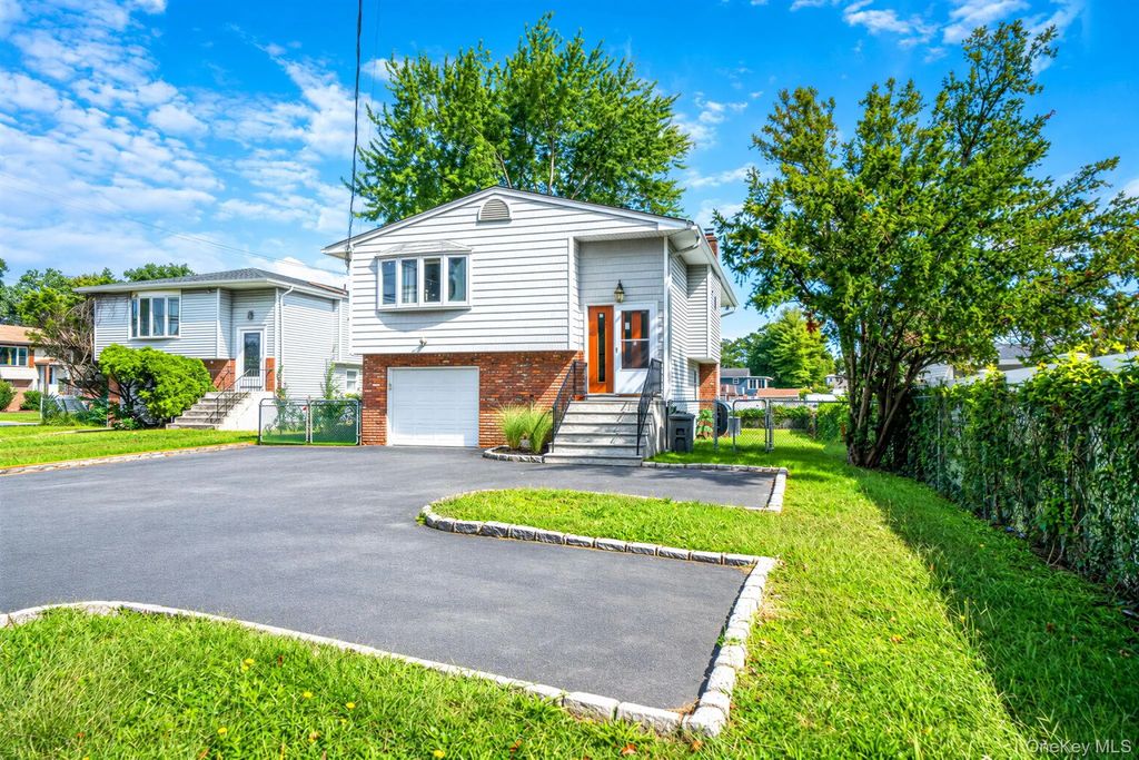 263 Commack Road, Deer Park