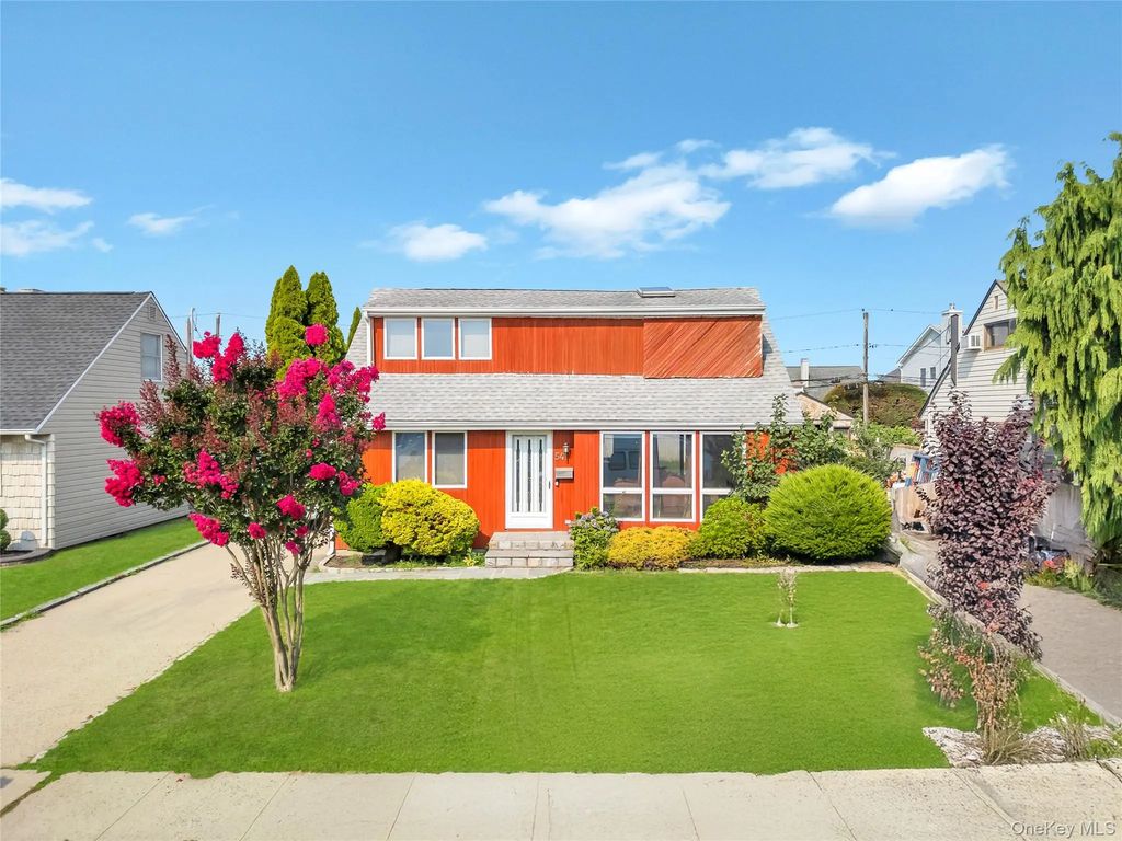 54 Briggs Street, Hicksville