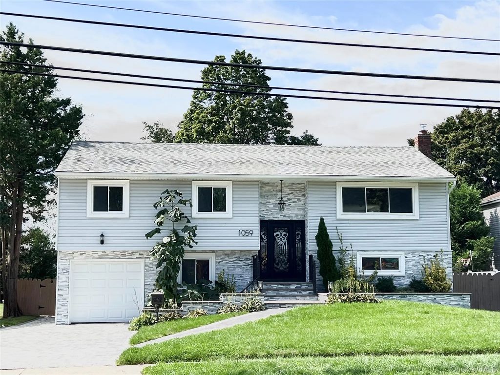 1059 Denton Avenue, Manhasset Hills