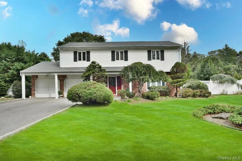 17 Greenvale Drive, East Northport