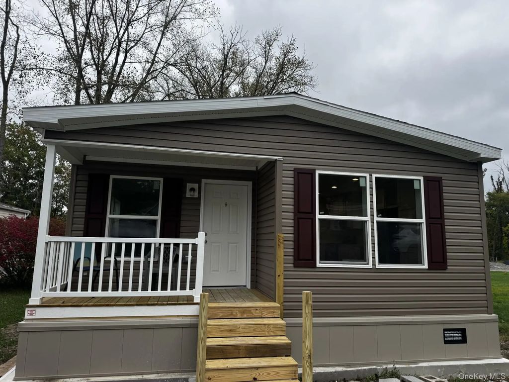 202 Brittany Terrace, Rock Tavern