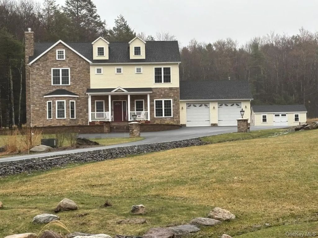 657 Sackett Lake Road, Monticello
