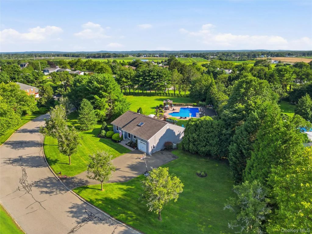 71 Triangle Lane, Baiting Hollow