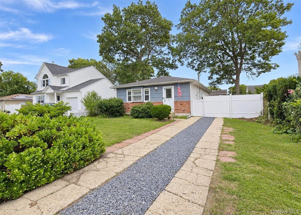 90 Robinwood Drive, Mastic Beach