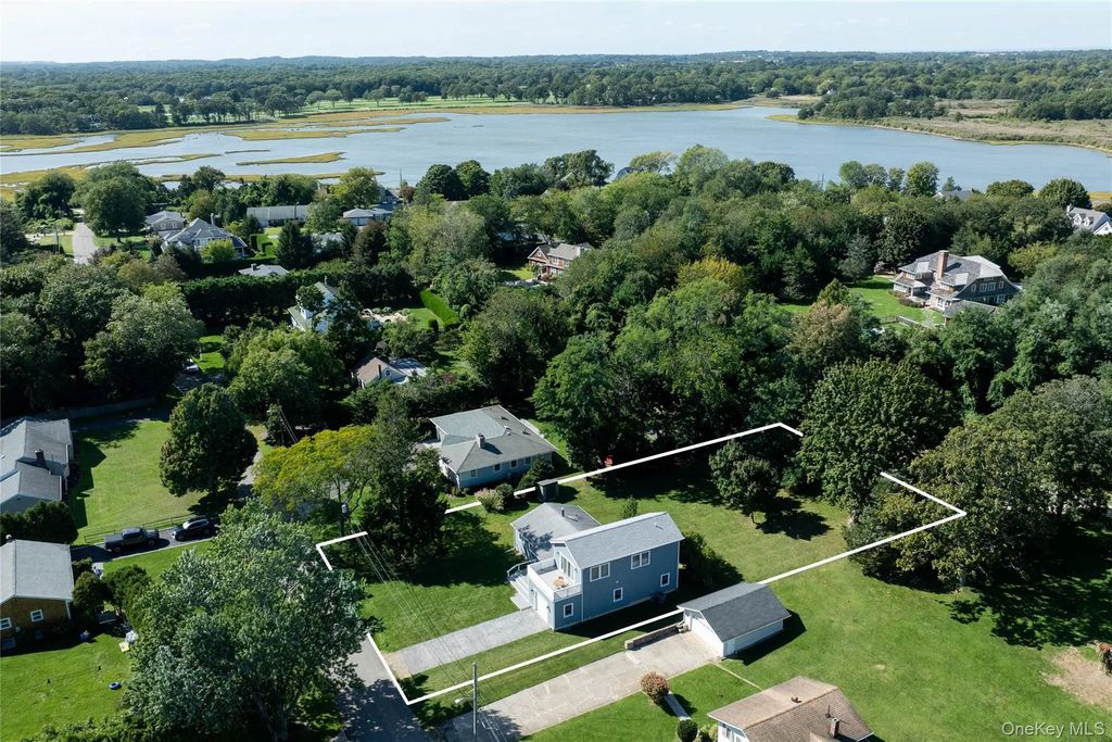1045 Fanning Road, New Suffolk