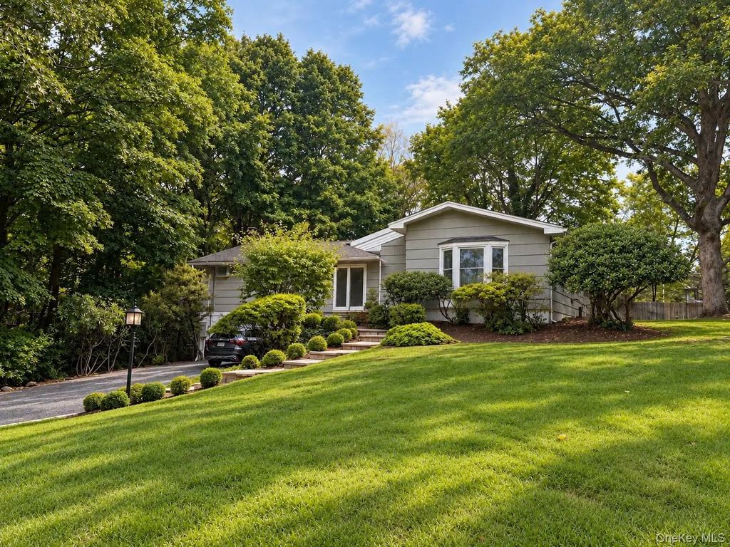 11 Greenbriar Drive, Chappaqua