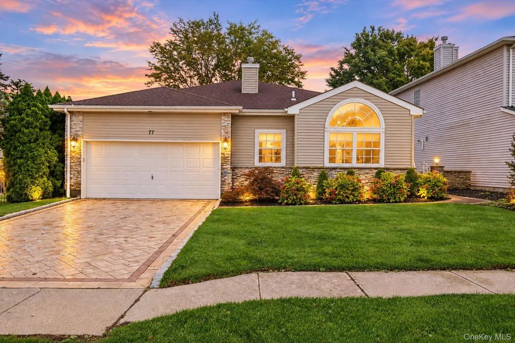 77 Hamlet Drive, Hauppauge
