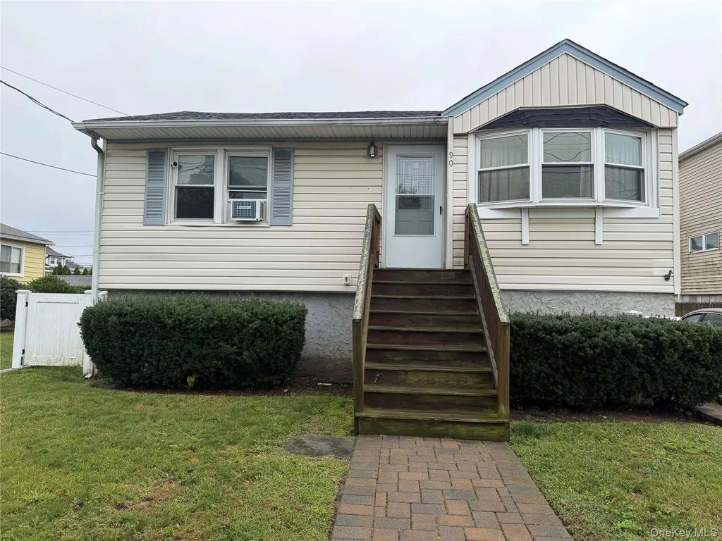 90 4th Avenue, East Rockaway