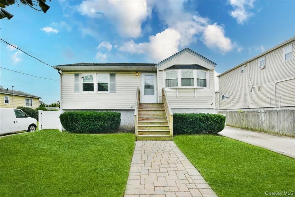 90 4th Avenue, East Rockaway