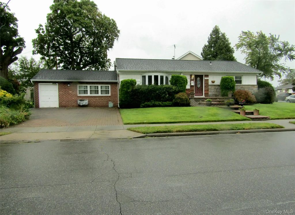 519 Bieling Road, Elmont