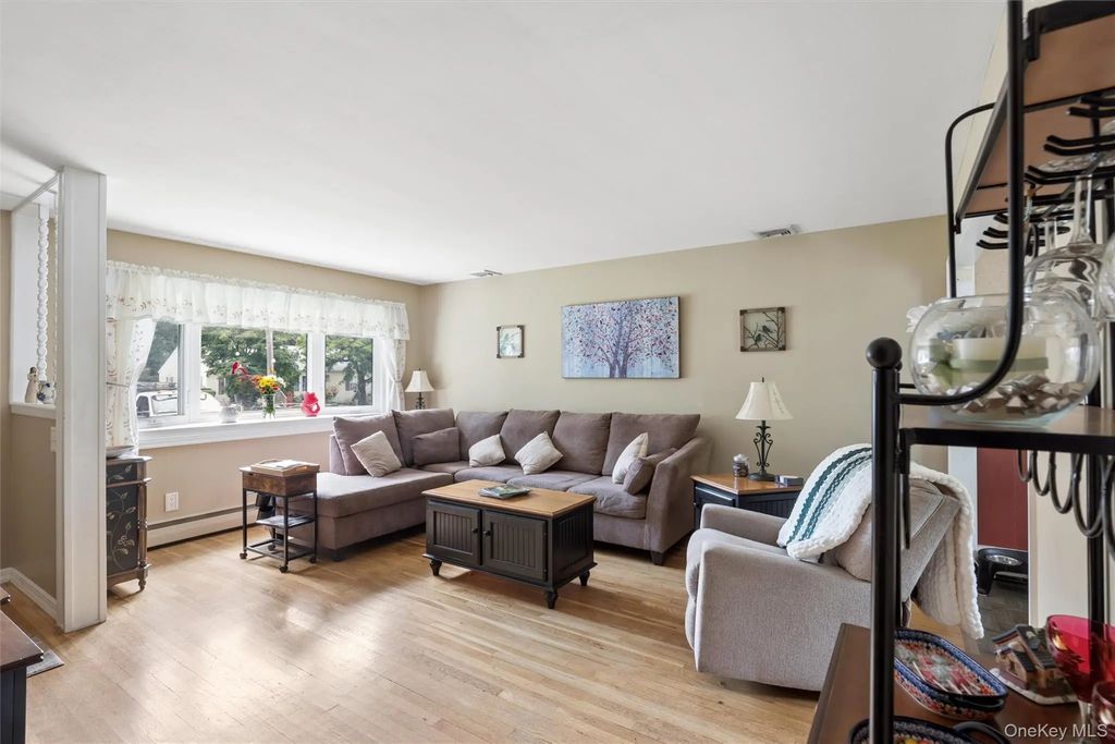 43 Columbus Avenue, Brentwood