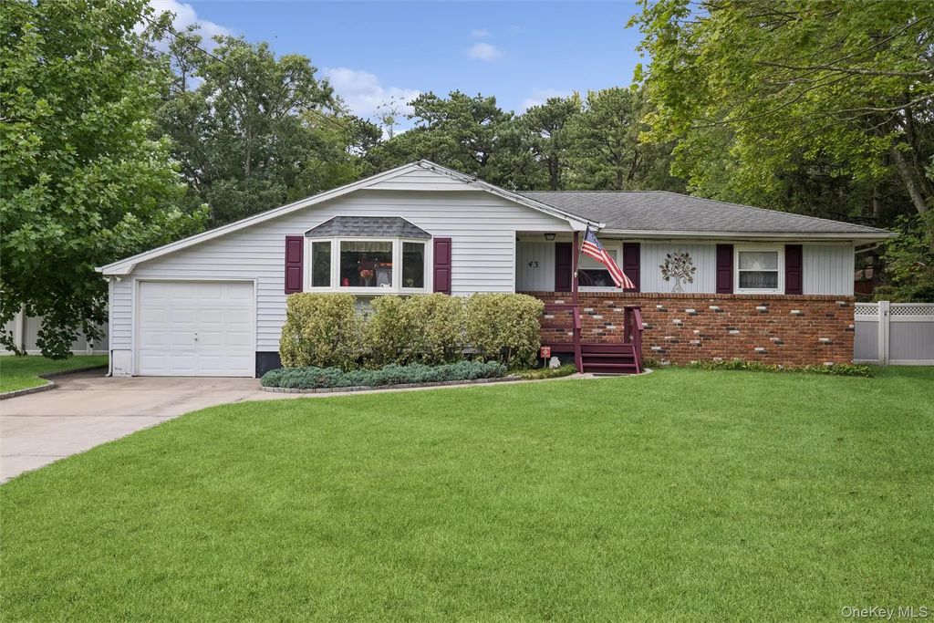 43 Columbus Avenue, Brentwood