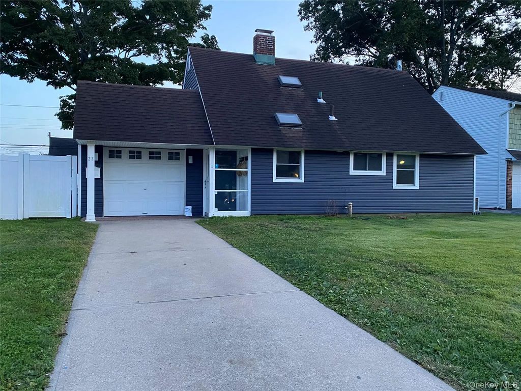 28 Marksman Lane, Levittown