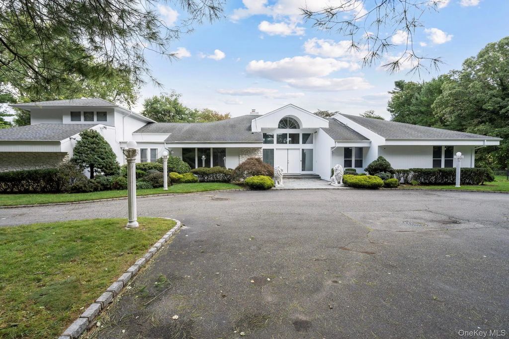 6 Quail Path, Glen Head